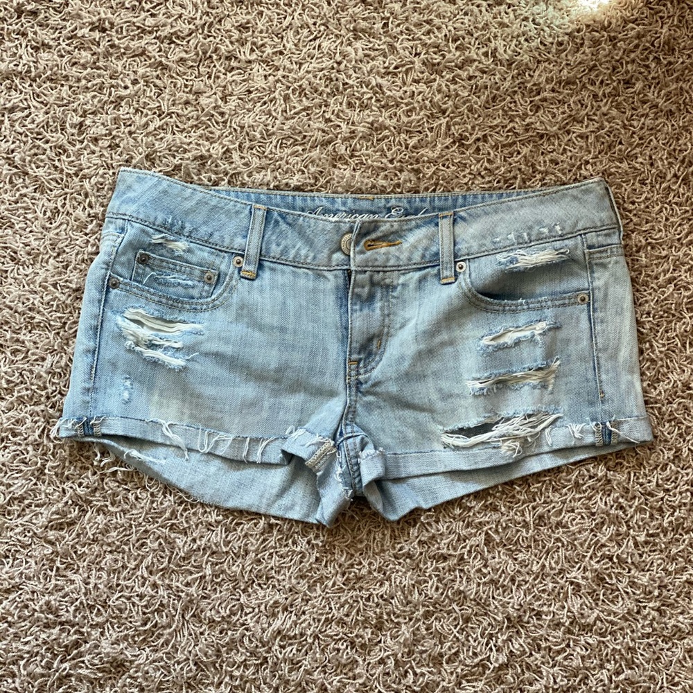 AEO Jean shorts low rise- light wash with distress